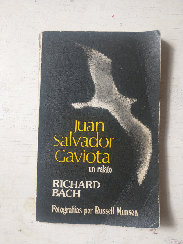 Libro usado en venta: Juan Salvador Gaviota de Richard Bach; editorial Pomaire impreso en 1975 realizamos envios a todo el mundo.1