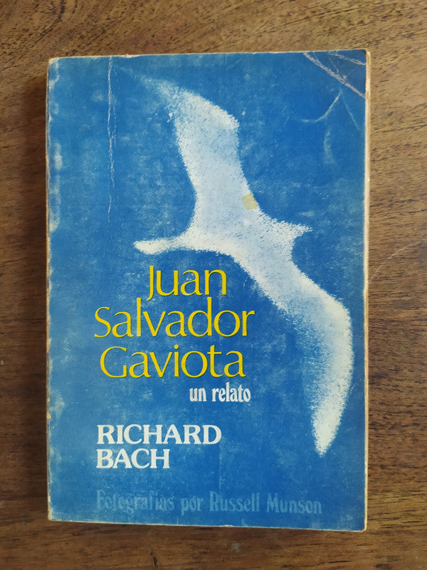 Libro usado en venta: Juan Salvador Gaviota de Richard Bach; editorial Pomaire impreso en 1975 realizamos envios a todo el mundo.1