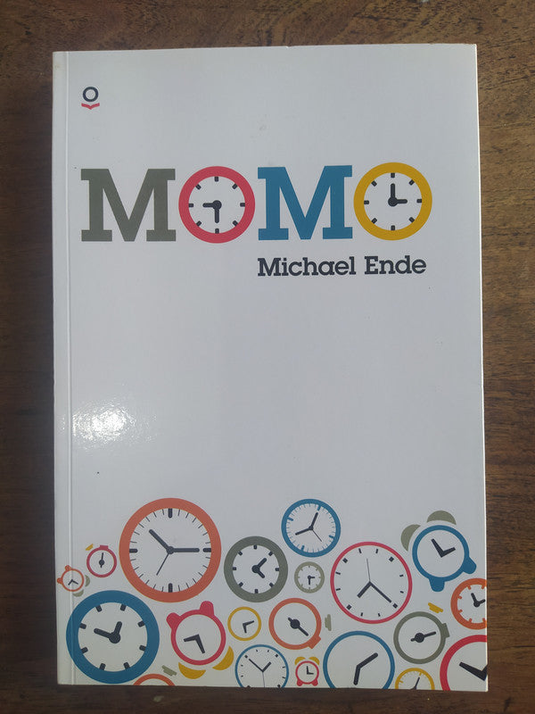 Libro usado en venta: Momo de Michael Ende; editorial Santillana impreso en 2021 realizamos envios a todo el mundo.1