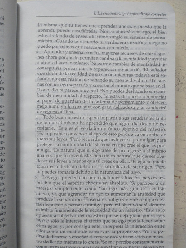 Libro usado en venta: Un curso de milagros; editorial Foundation for inner peace impreso en 2007 realizamos envios a todo el mundo.2