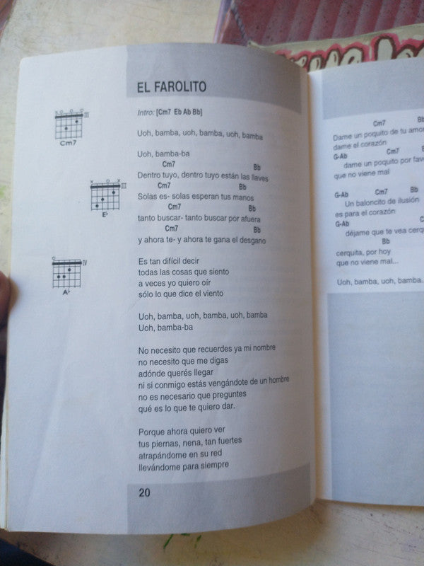 Libro usado en venta: Para tocar y cantar con letras acordes y tablaturas - 5 Vol.; editorial Ricordi impreso en 1993 envios a todo el mundo.4