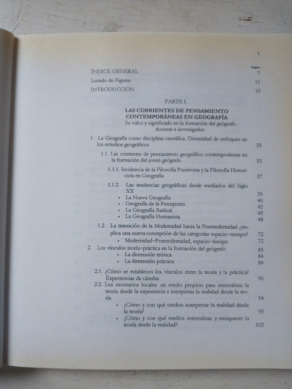 Libro usado en venta: Deinonychus de Michael Benton; impreso en 1996 realizamos envios a todo el mundo.2