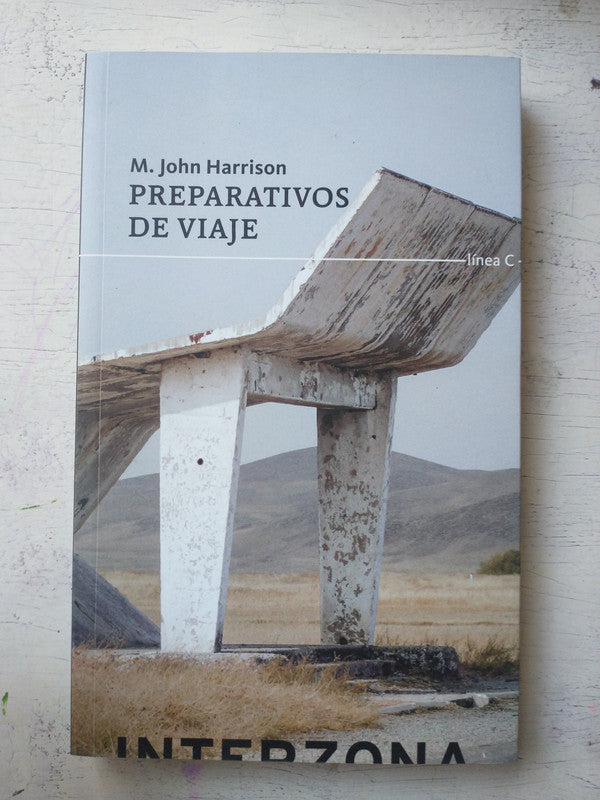 Libro usado en venta: Preparativos de viaje de M. John Harrison; editorial Interzona impreso en 2020 realizamos envios a todo el mundo.1