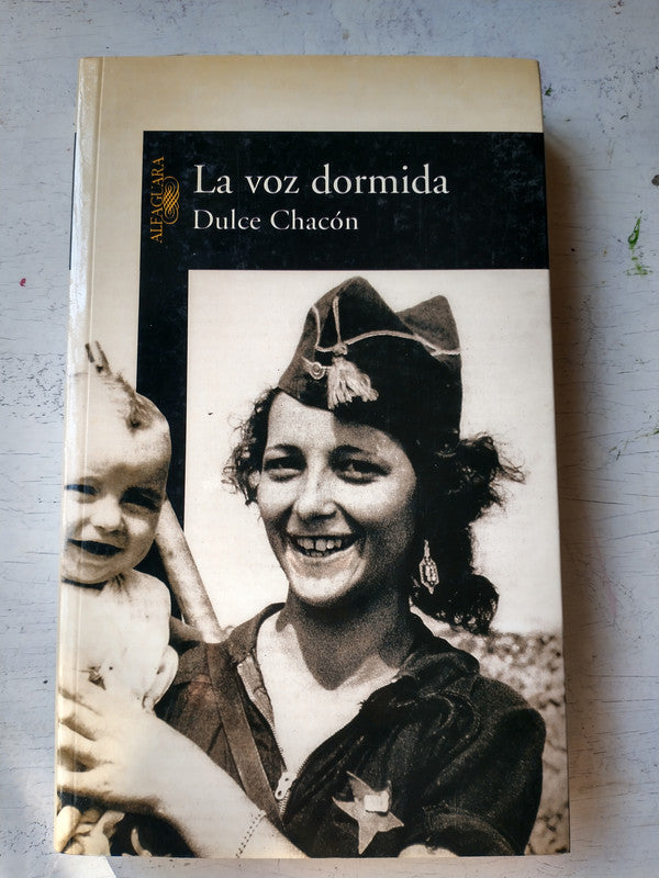 Libro usado en venta: La voz dormida de Dulce Chacon; editorial Alfaguara impreso en 2004 realizamos envios a todo el mundo.1