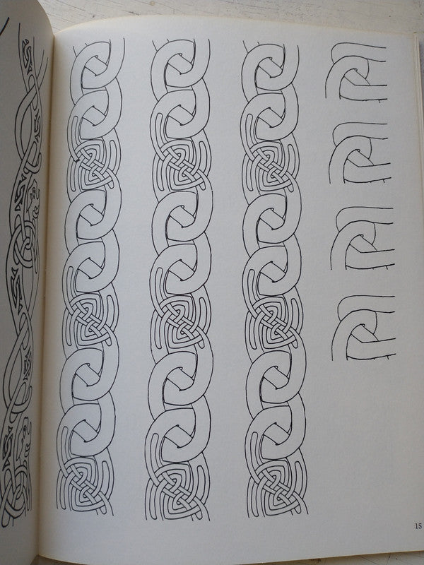Libro usado en venta: 159 Celtic designs de Amy L. Lusebrink; editorial Dover Publications impreso en 1993 realizamos envios a todo el mundo.3
