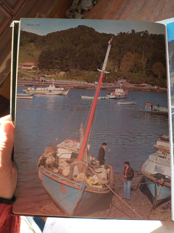 Libro usado en venta: Chile un pais, un pueblo; editorial Lord Cochrane S. A. impreso en _ realizamos envios a todo el mundo.3