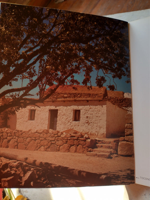 Libro usado en venta: Chile un pais, un pueblo; editorial Lord Cochrane S. A. impreso en _ realizamos envios a todo el mundo.4