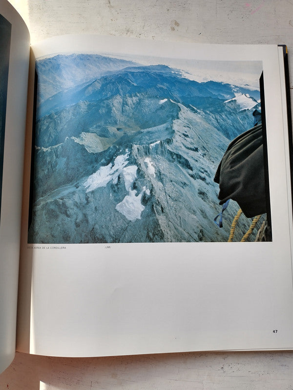 Libro usado en venta: Desde el mar de las alturas; editorial Fundacion Eugenio Mendoza impreso en 1985 realizamos envios a todo el mundo.3