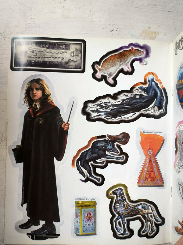 Libro usado en venta: Personajes y criaturas magicas (Contiene Stickers) de Alejandra Procupet; editorial Sudamericana impreso en 2004.2