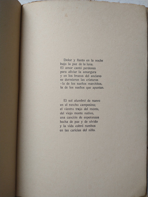 Libro usado en venta: Romances sin romance y otros poemas de Horacio G. Rava; editorial Vertical impreso en 1940 realizamos envios a todo el mundo.3