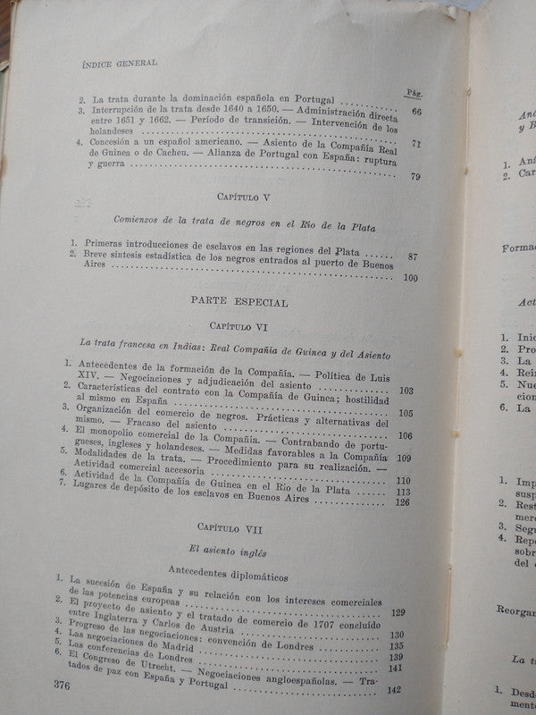 Libro usado en venta: La trata de negros en el Rio de la Plata durante el Siglo XVIII de Elena F. S. de Studer; editorial Eudeba impreso en 1958.5