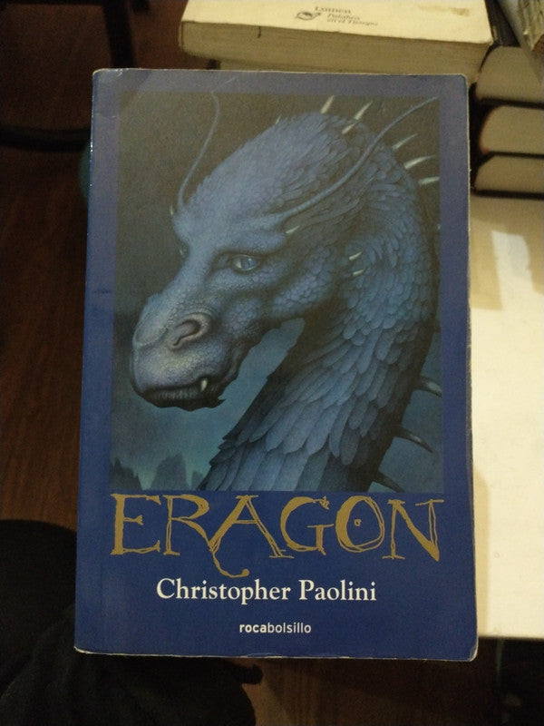 Libro usado en venta: Eragon de Christopher Paolini; editorial Roca impreso en 2012 realizamos envios a todo el mundo.1