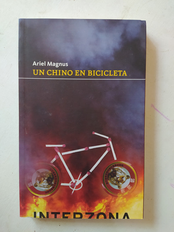 Libro usado en venta: Un chino en bicicleta de Ariel Magnus; editorial Interzona impreso en 2015 realizamos envios a todo el mundo.1