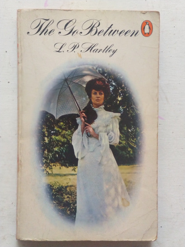 Libro usado en venta: The Go-Between de L. P. Hartley; editorial Penguin Books impreso en 1985 realizamos envios a todo el mundo.1