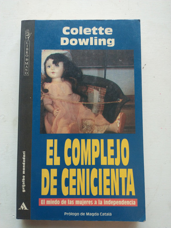 Libro usado en venta: El complejo de cenicienta de Colette Dowling; editorial Grijalbo impreso en 1982 realizamos envios a todo el mundo.1