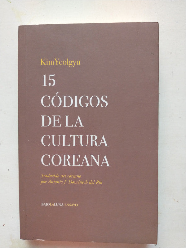 Libro usado en venta: 15 codigos de la cultura coreana de Kim Yeolgyu; editorial Bajo La Luna impreso en 2012 realizamos envios a todo el mundo.1