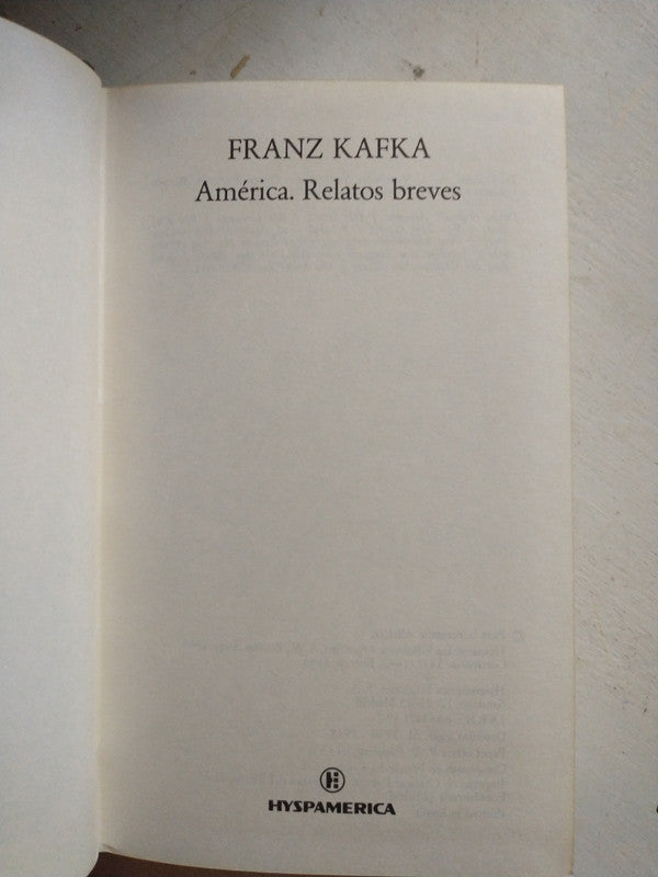 Libro usado en venta: La sombra del viento de Carlos Ruiz Zafon; editorial Planeta impreso en 2017 realizamos envios a todo el mundo.2