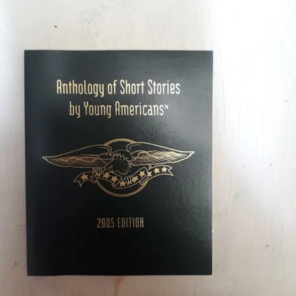 Libro usado en venta: Anthology of short stories by Young Americans - Vol. 5; impreso en 2005 realizamos envios a todo el mundo.1