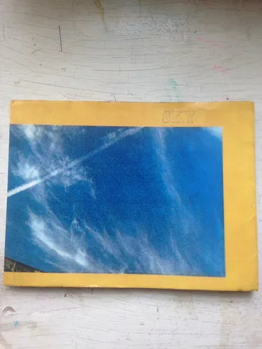 Libro usado en venta: Sky; editorial British Haiku Society impreso en 1995 realizamos envios a todo el mundo.1