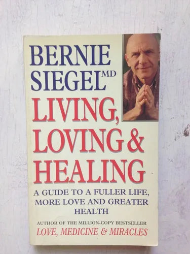 Libro usado en venta: Living, loving & Healing de Bernie S. Siegel; editorial HarperCollins impreso en 1993 realizamos envios a todo el mundo.1