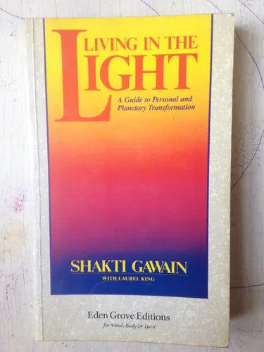 Libro usado en venta: Living in the light de Shakti Gawain; editorial Eden Grove impreso en 1986 realizamos envios a todo el mundo.1