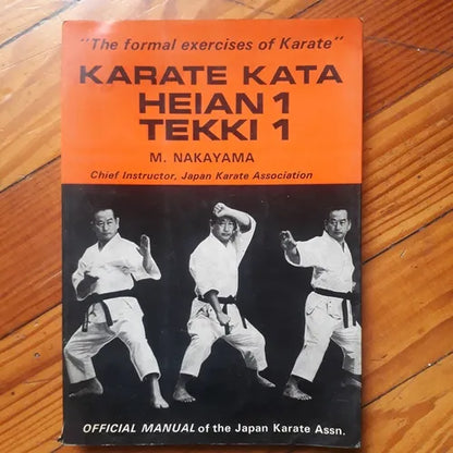 Libro usado en venta: Karate Kata Heian 1 - Tekki 1 de M Nakayama; editorial Kodansha International impreso en 1972 realizamos envios a todo el mundo.1
