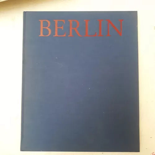Libro usado en venta: Berlin; editorial Verlag Ullstein GmbH impreso en 1988 realizamos envios a todo el mundo.1
