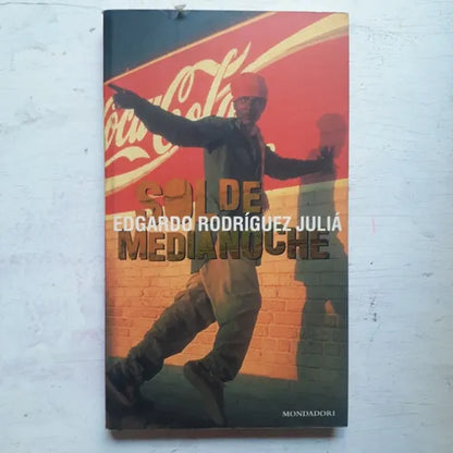 Libro usado en venta: Sol de medianoche de Edgardo Rodriguez Julia; editorial Grijalbo impreso en 1999 realizamos envios a todo el mundo.1