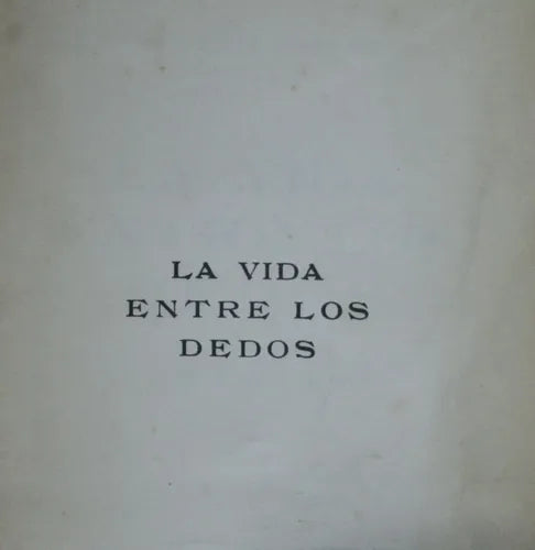 Libro usado en venta: La vida entre los dedos - Poes?as de Mario Luis Descotte; editorial Columna impreso en 1946 realizamos envios a todo el mundo.1