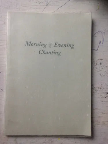 Libro usado en venta: Morning & Evening Chanting (Tapa gris); editorial Shinnyo-En impreso en 2002 realizamos envios a todo el mundo.1