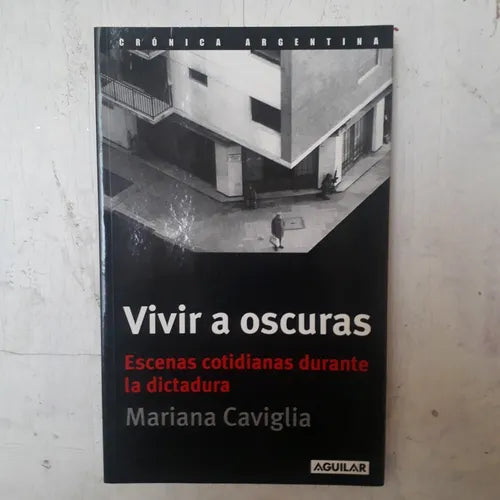 Libro usado en venta: Vivir a oscuras de Mariana Caviglia; editorial Aguilar impreso en 2006 realizamos envios a todo el mundo.1