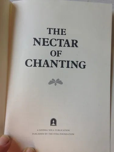 Libro usado en venta: The nectar of chanting; editorial Siddha Yoga impreso en 1983 realizamos envios a todo el mundo.1