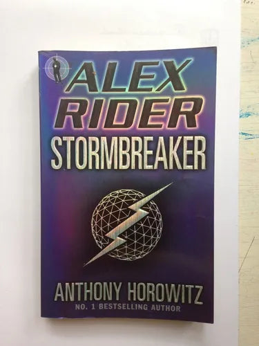 Libro usado en venta: Stormbreaker de Anthony Horowitz; editorial Walker Books impreso en 2010 realizamos envios a todo el mundo.1