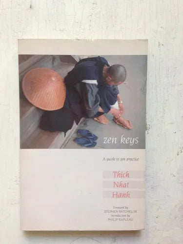 Libro usado en venta: Zen Keys - A guide to Zen practice de Thich Nhat Hanh; editorial HarperCollins impreso en 1995 realizamos envios a todo el mundo.1