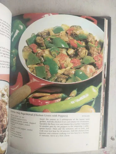 Libro usado en venta: Great Chicken Dishes of the world de Trevor Wilson - Patricia Wilson; editorial T. Wilson Publishing impreso en 1978.3