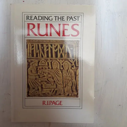 Libro usado en venta: Reading the past Runes de R. I. Page; editorial British Museum Publications impreso en 1989 realizamos envios a todo el mundo.1