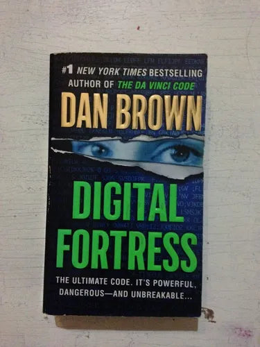 Libro usado en venta: Digital fortress de Dan Brown; editorial St. Martin's impreso en 2004 realizamos envios a todo el mundo.1