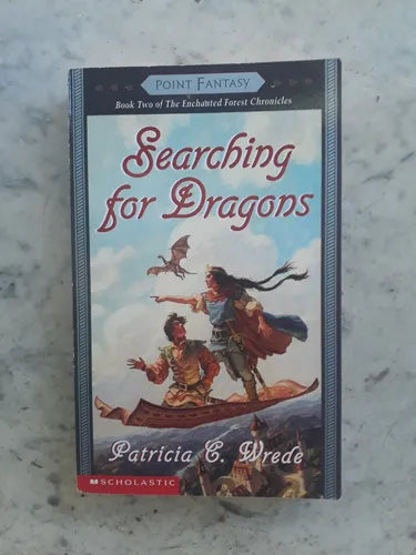 Libro usado en venta: Searching for dragons de Patricia C. Wrede; editorial Scholastic impreso en 1990 realizamos envios a todo el mundo.1