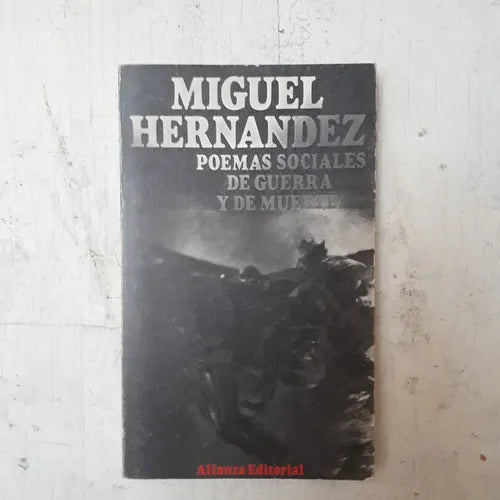 Libro usado en venta: Poemas sociales, de guerra y de muerte de Miguel Hernandez; editorial Alianza impreso en 1979 realizamos envios a todo el mundo.1