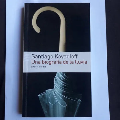 Libro usado en venta: Una biografia de la lluvia y otros ensayos sobre lo difuso de Santiago Kovadloff; editorial Emece impreso en 2004.1