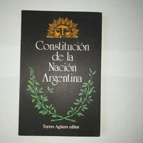 Libro usado en venta: Constitucion de la Nacion Argentina; editorial Torres Agüero impreso en 1981 realizamos envios a todo el mundo.1