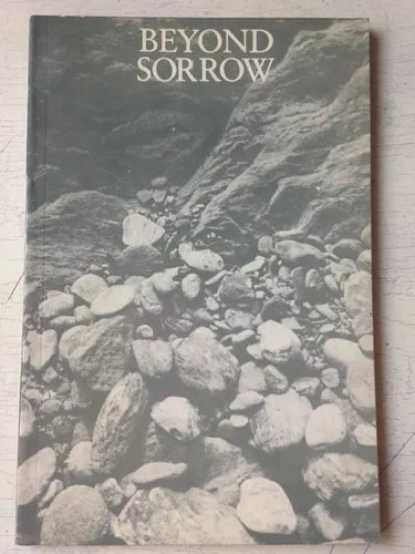 Libro usado en venta: Beyond Sorrow; editorial Central Chinmaya impreso en 1988 realizamos envios a todo el mundo.1