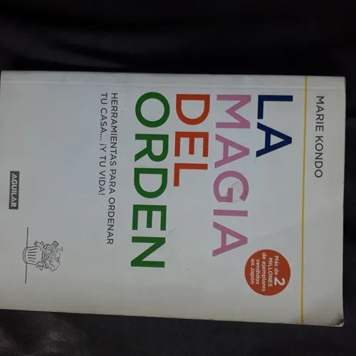 Libro usado en venta: La magia del orden de Marie Kondo; editorial Aguilar impreso en 2015 realizamos envios a todo el mundo.1