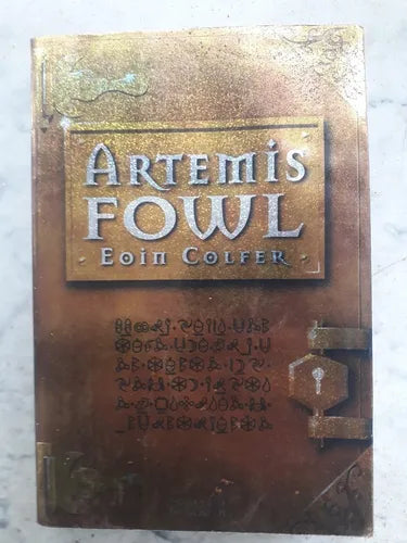 Libro usado en venta: Artemis Fowl de Eoin Colfer; editorial Montena Mondadori impreso en 2001 realizamos envios a todo el mundo.1
