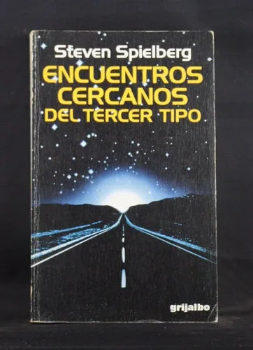 Libro usado en venta: Encuentros cercanos del tercer tipo de Steven Spielberg; editorial Grijalbo impreso en 1978 realizamos envios a todo el mundo.1