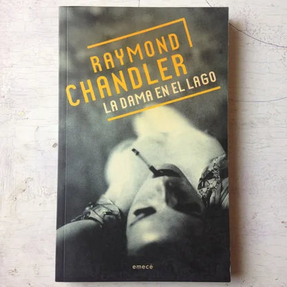 Libro usado en venta: La dama en el lago de Raymond Chandler; editorial Emece impreso en 2003 realizamos envios a todo el mundo.1