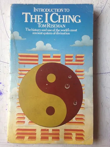 Libro usado en venta: Introduction to The I Ching de Tom Riseman; editorial The Aquarian Press impreso en 1985 realizamos envios a todo el mundo.1