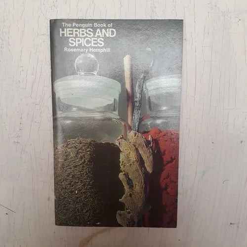 Libro usado en venta: Herbs and spices de Rosemary Hemphill; editorial Penguin Books impreso en 1978 realizamos envios a todo el mundo.1