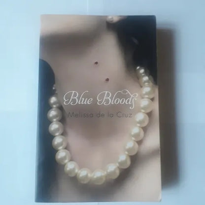 Libro usado en venta: Blue bloods de Melissa de la Cruz; editorial Atom Books impreso en 2010 realizamos envios a todo el mundo.1