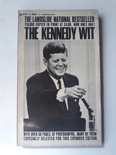 Libro usado en venta: The Kennedy wit de Bill Adler; editorial Bantam impreso en 1964 realizamos envios a todo el mundo.1